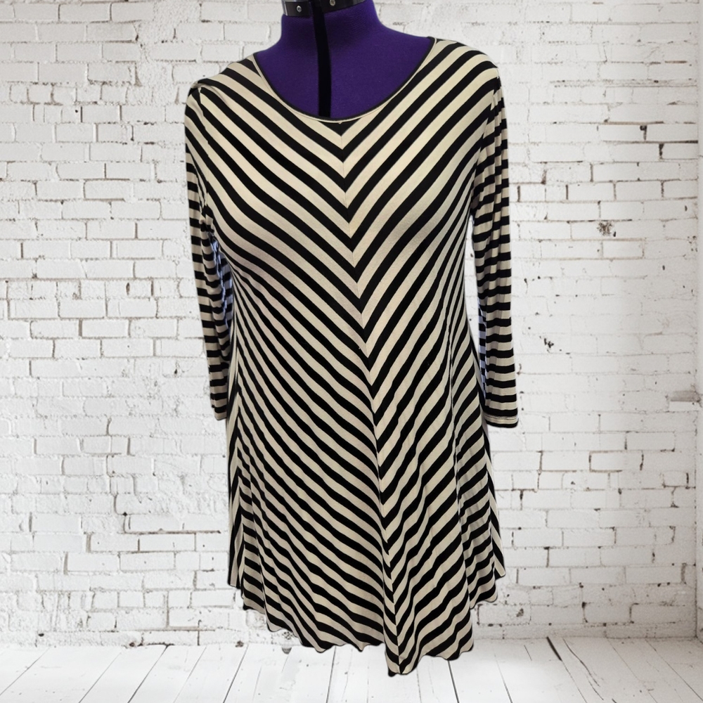 Comfy USA Striped Black and White Women's Tunic Top SZ XL
